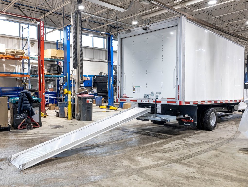 Chevrolet Express Cutaway 4500  2026 à St-Jérôme, Québec - 9 - w1024h768px