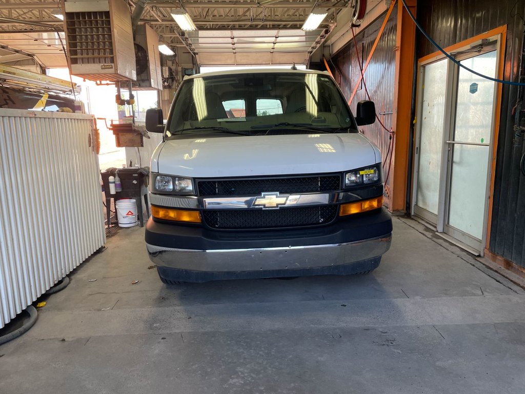2023 Chevrolet Express Passenger in St-Jérôme, Quebec - 4 - w1024h768px