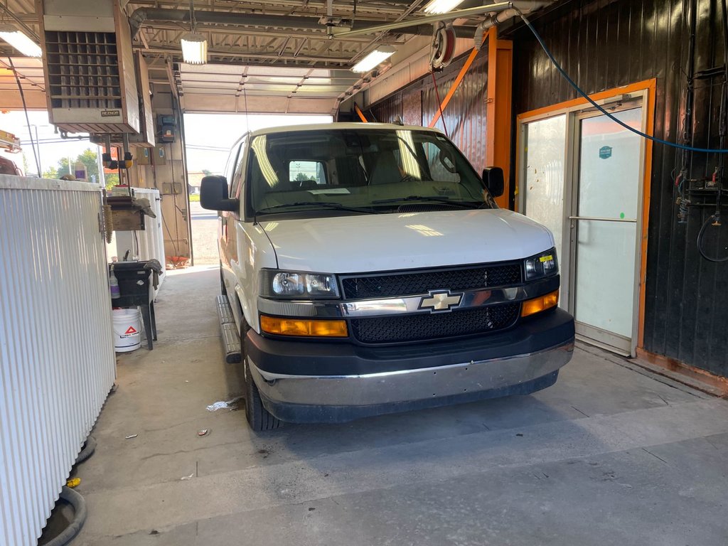 2023 Chevrolet Express Passenger in St-Jérôme, Quebec - 9 - w1024h768px