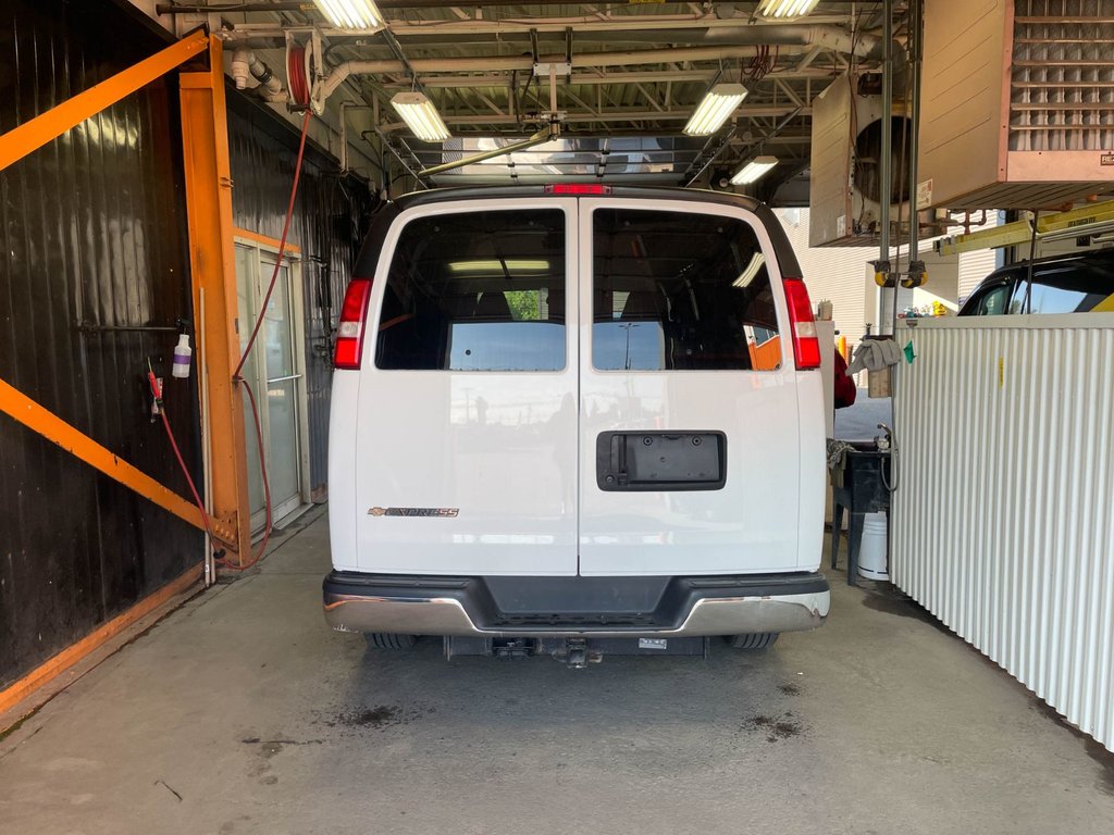 2023 Chevrolet Express Passenger in St-Jérôme, Quebec - 6 - w1024h768px