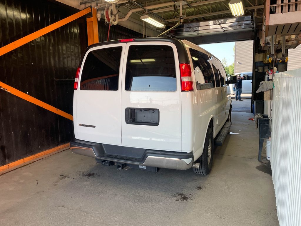 2023 Chevrolet Express Passenger in St-Jérôme, Quebec - 8 - w1024h768px