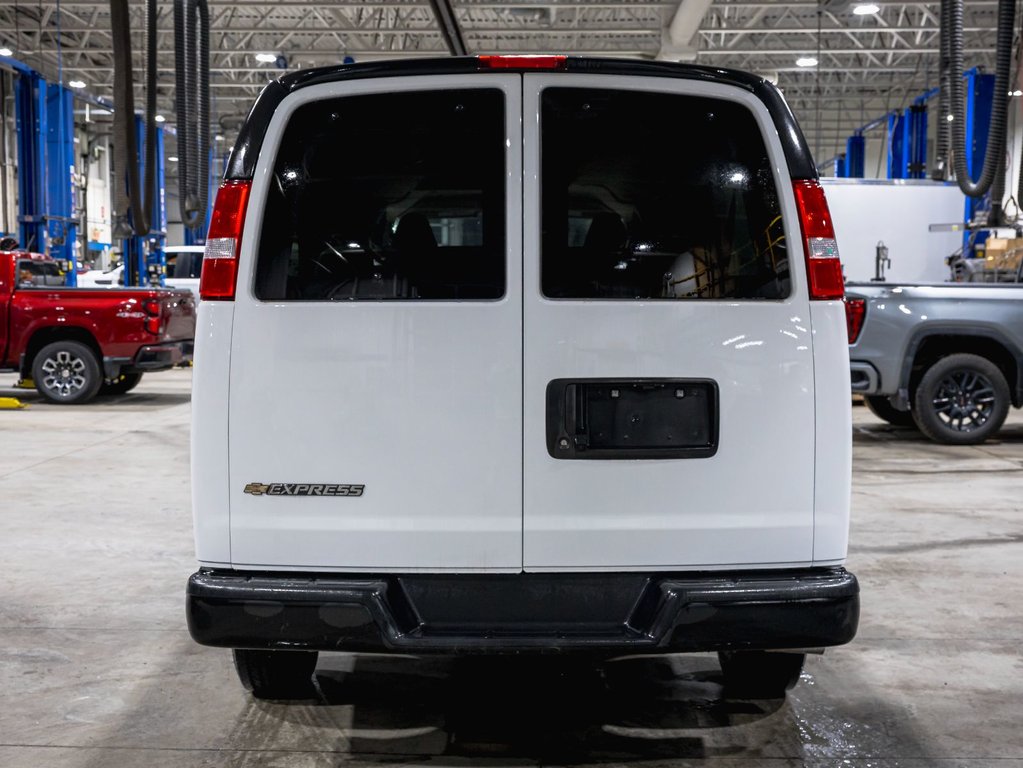 Chevrolet Express Passenger  2025 à St-Jérôme, Québec - 6 - w1024h768px