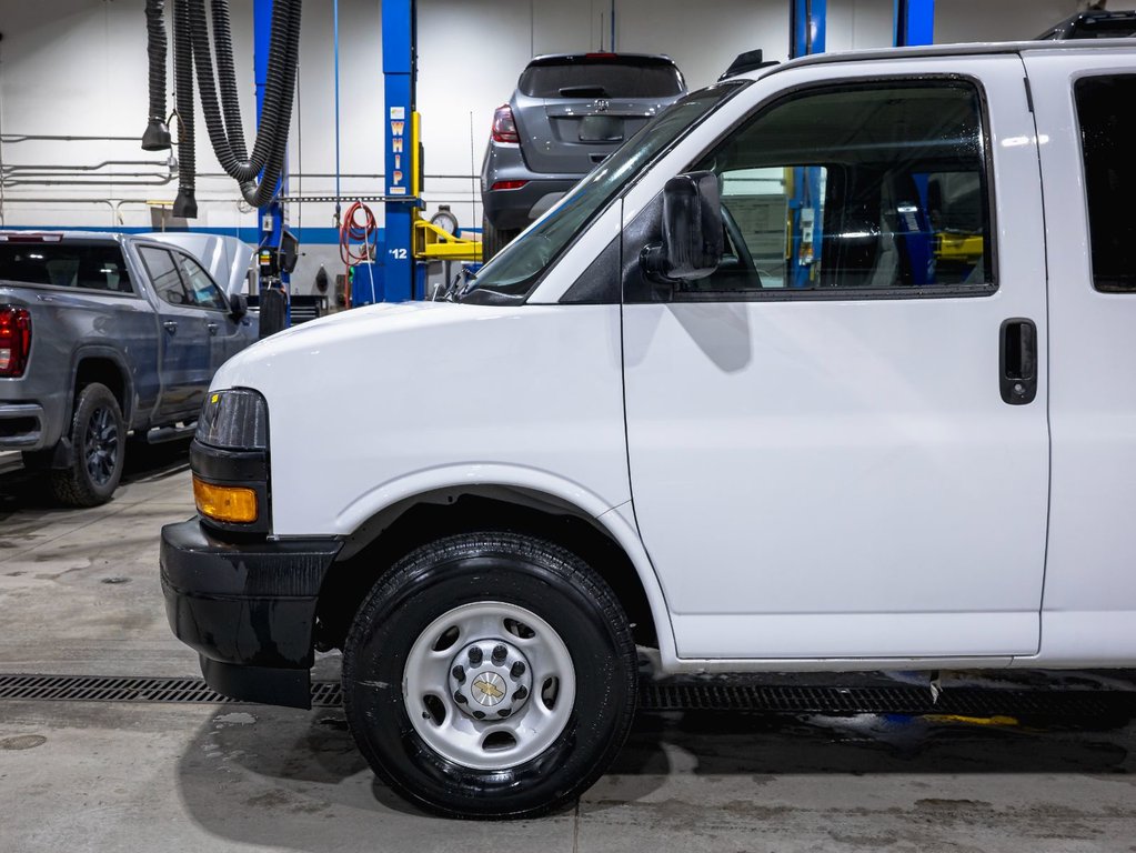 Chevrolet Express Passenger  2025 à St-Jérôme, Québec - 27 - w1024h768px