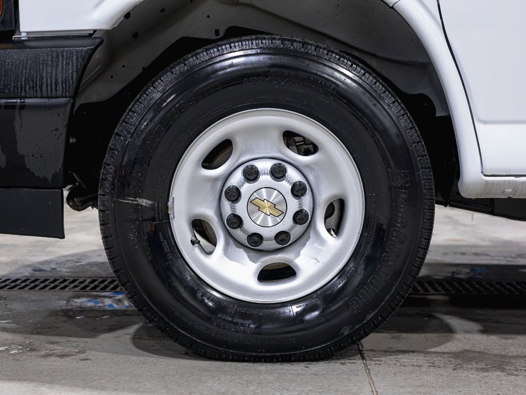 Chevrolet Express Passenger  2025 à St-Jérôme, Québec - 28 - w1024h768px