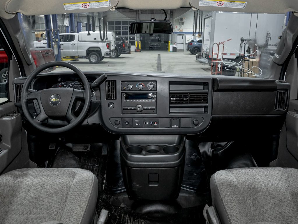 Chevrolet Express Passenger  2025 à St-Jérôme, Québec - 4 - w1024h768px