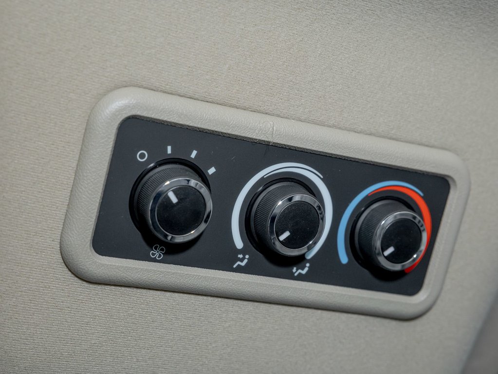 Chevrolet Express Passenger  2025 à St-Jérôme, Québec - 23 - w1024h768px