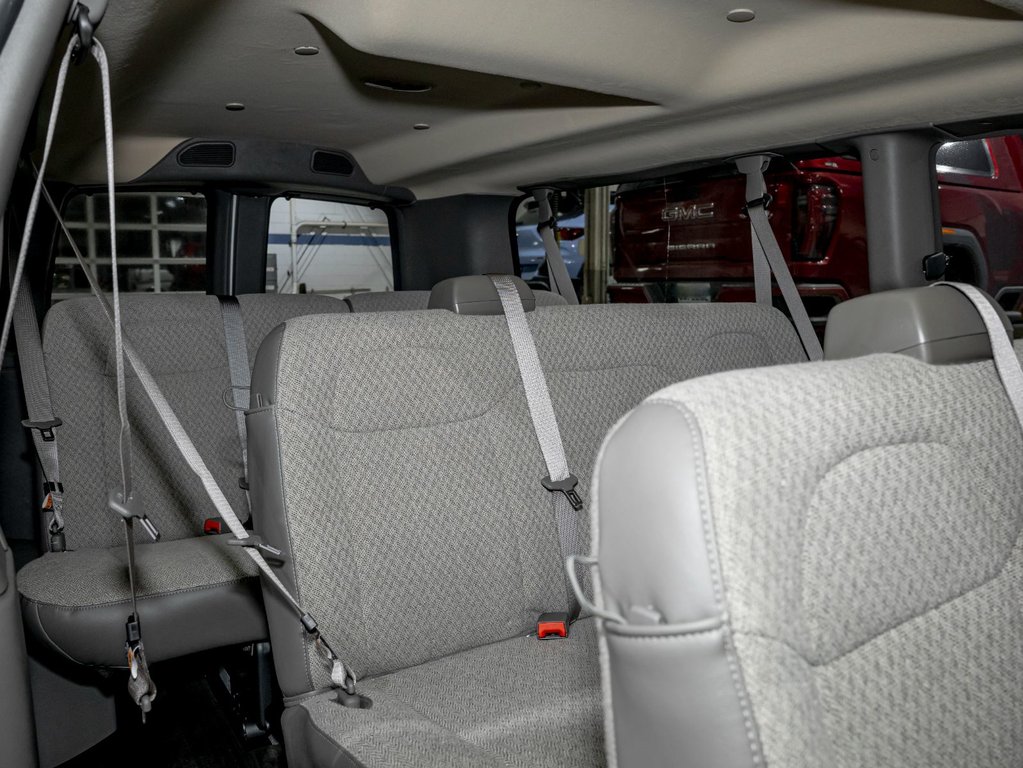 Chevrolet Express Passenger  2025 à St-Jérôme, Québec - 25 - w1024h768px