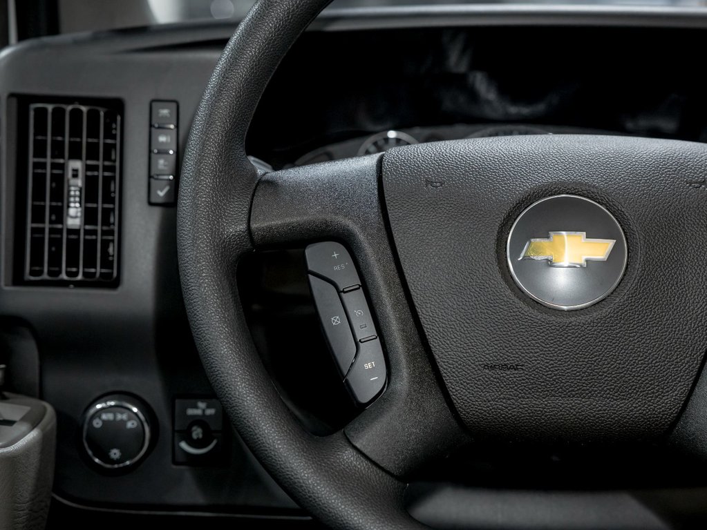 Chevrolet Express Passenger  2025 à St-Jérôme, Québec - 13 - w1024h768px