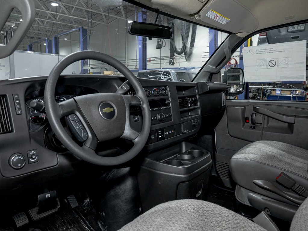 Chevrolet Express Passenger  2025 à St-Jérôme, Québec - 11 - w1024h768px