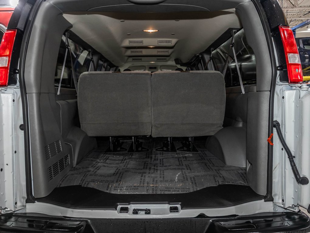 2025 Chevrolet Express Passenger in St-Jérôme, Quebec - 23 - w1024h768px