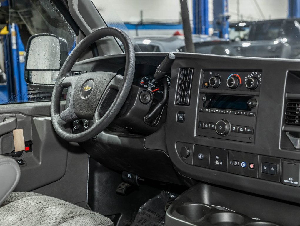 2025 Chevrolet Express Passenger in St-Jérôme, Quebec - 20 - w1024h768px