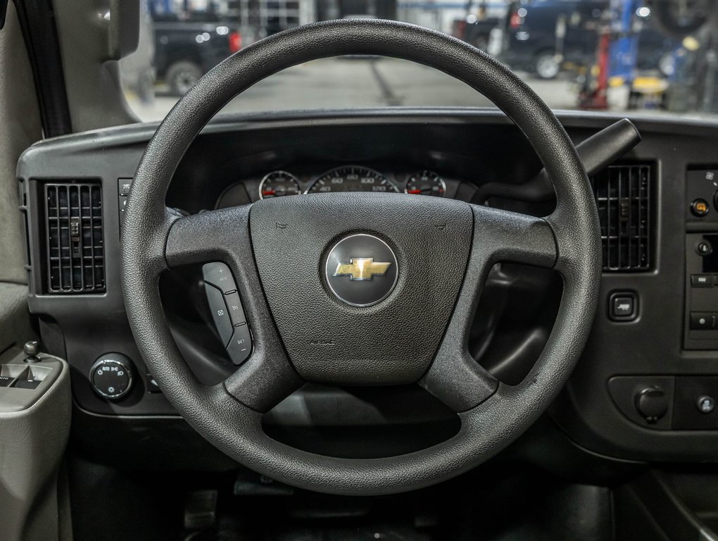 2025 Chevrolet Express Passenger in St-Jérôme, Quebec - 12 - w1024h768px