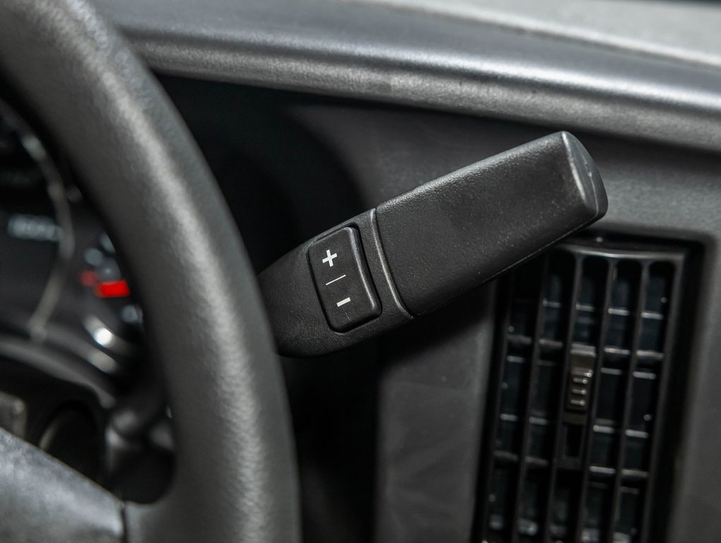 2025 Chevrolet Express Passenger in St-Jérôme, Quebec - 15 - w1024h768px