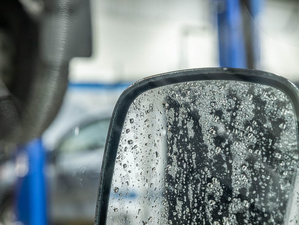 2025 Chevrolet Express Passenger in St-Jérôme, Quebec - 24 - w1024h768px