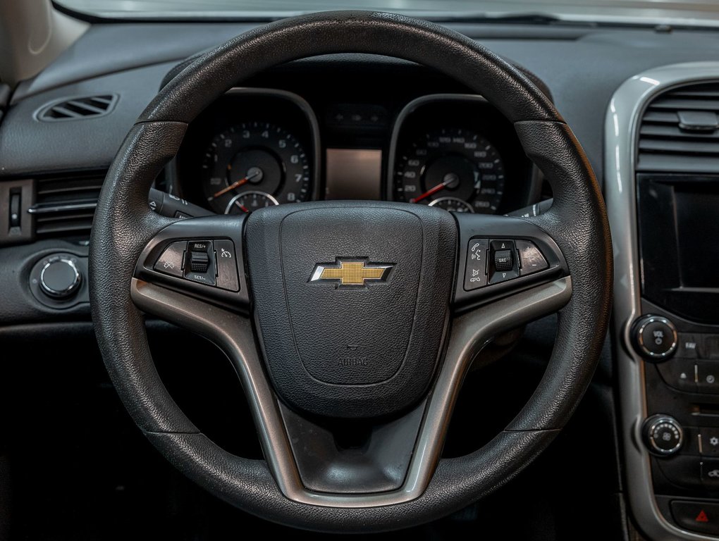 2015 Chevrolet Malibu in St-Jérôme, Quebec - 13 - w1024h768px
