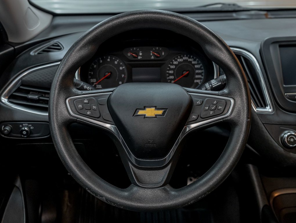 2016 Chevrolet Malibu in St-Jérôme, Quebec - 12 - w1024h768px
