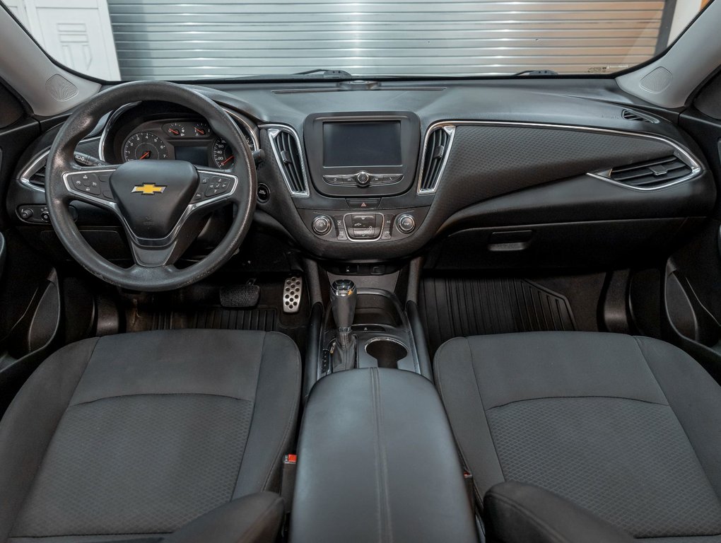 2016 Chevrolet Malibu in St-Jérôme, Quebec - 11 - w1024h768px