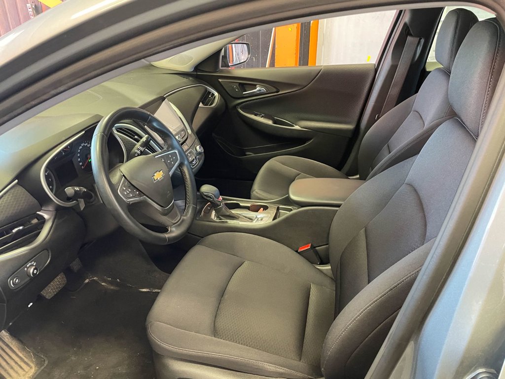 2023 Chevrolet Malibu in St-Jérôme, Quebec - 3 - w1024h768px