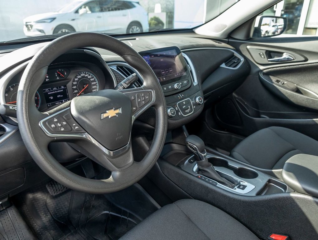 Chevrolet Malibu  2024 à St-Jérôme, Québec - 12 - w1024h768px