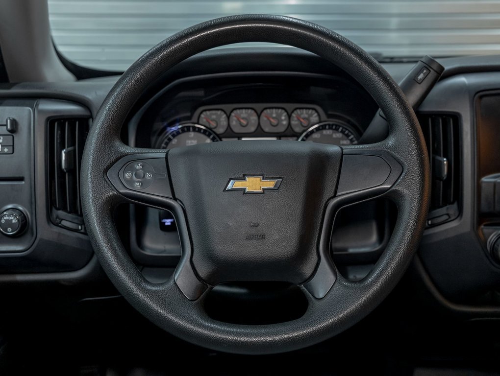 2018 Chevrolet Silverado 1500 in St-Jérôme, Quebec - 12 - w1024h768px