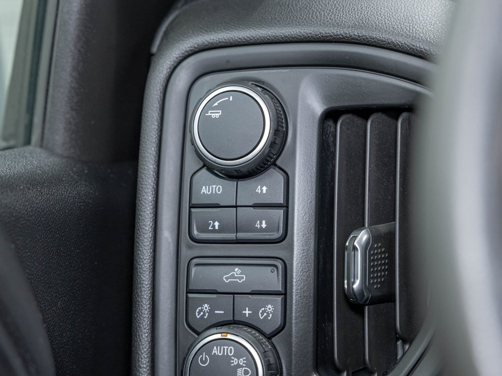 2019 Chevrolet Silverado 1500 in St-Jérôme, Quebec - 18 - w1024h768px