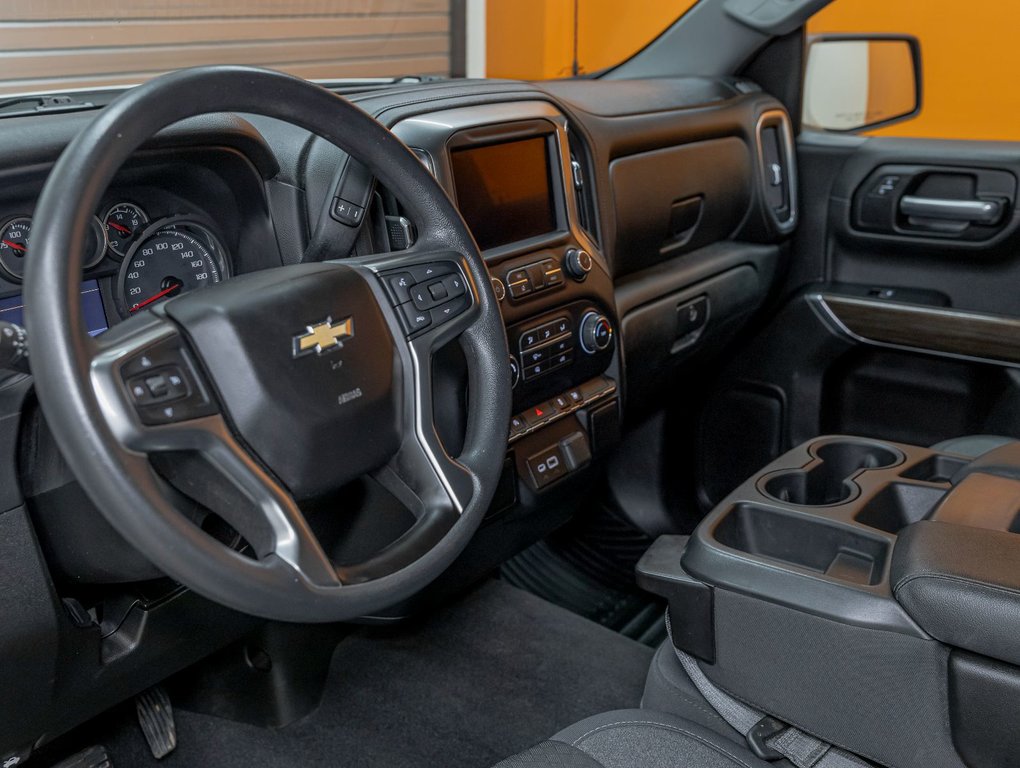 2020 Chevrolet Silverado 1500 in St-Jérôme, Quebec - 2 - w1024h768px