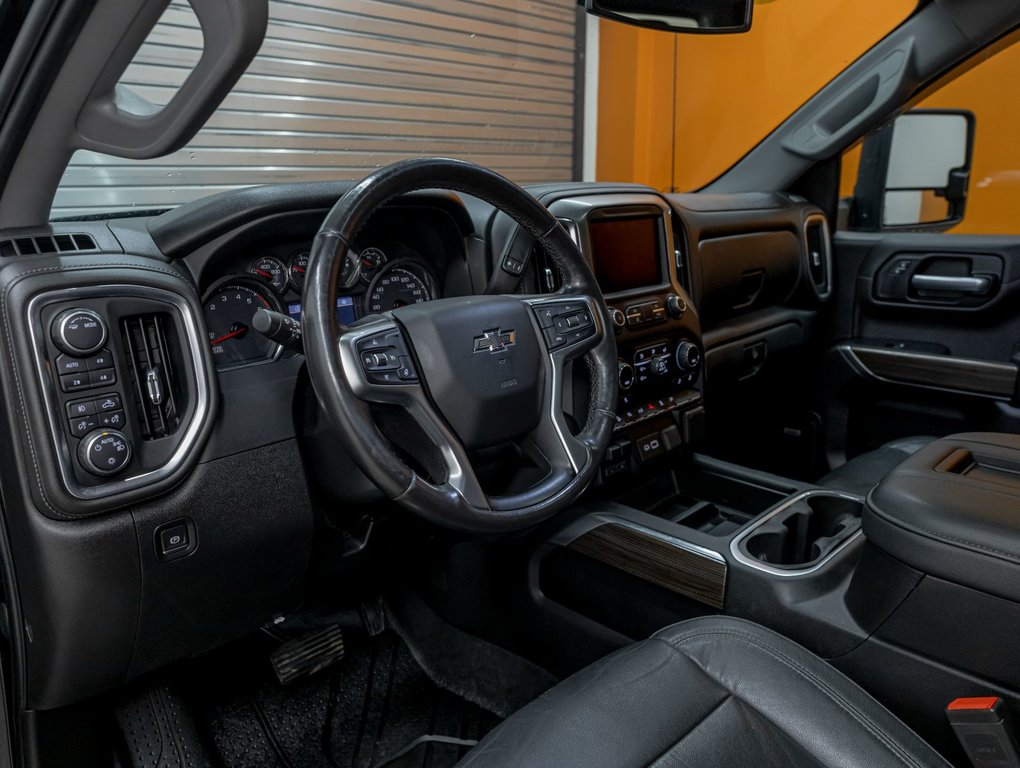 2020 Chevrolet Silverado 1500 in St-Jérôme, Quebec - 2 - w1024h768px