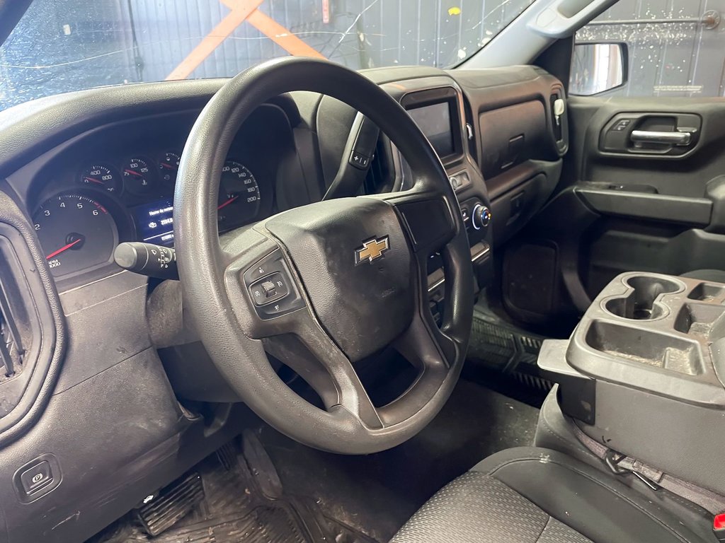 2020 Chevrolet Silverado 1500 in St-Jérôme, Quebec - 3 - w1024h768px