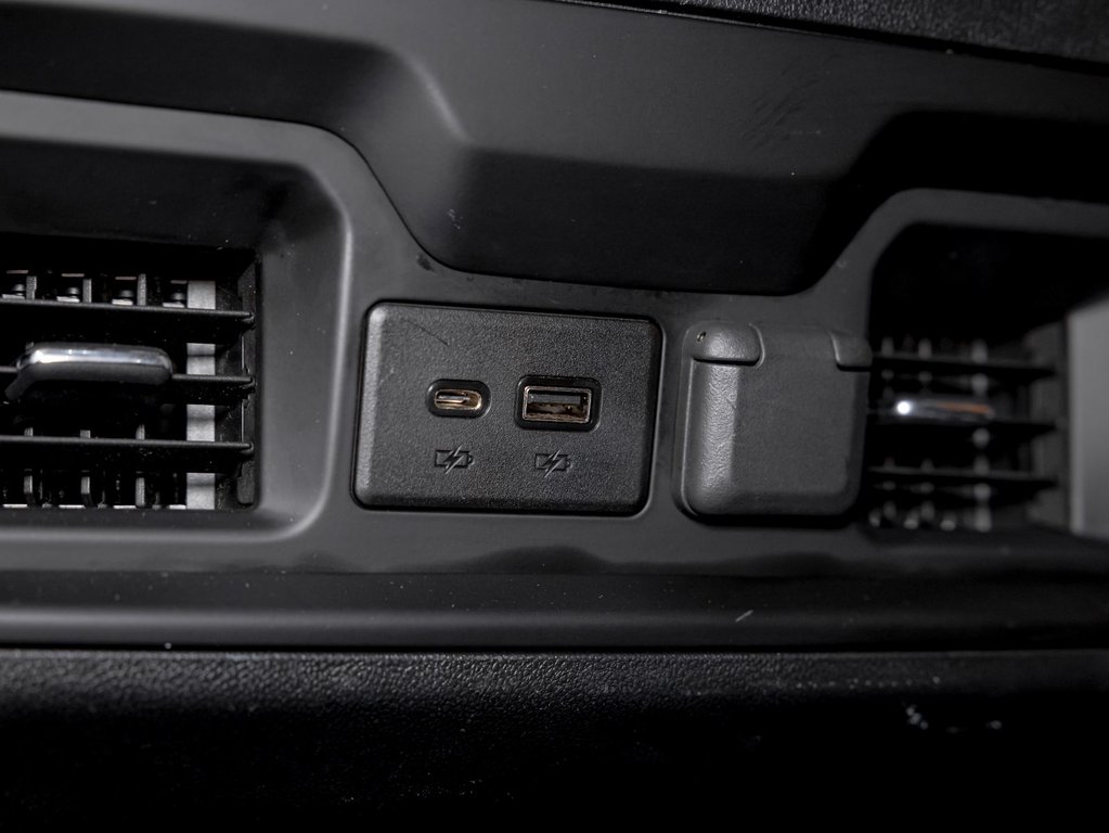 2020 Chevrolet Silverado 1500 in St-Jérôme, Quebec - 31 - w1024h768px