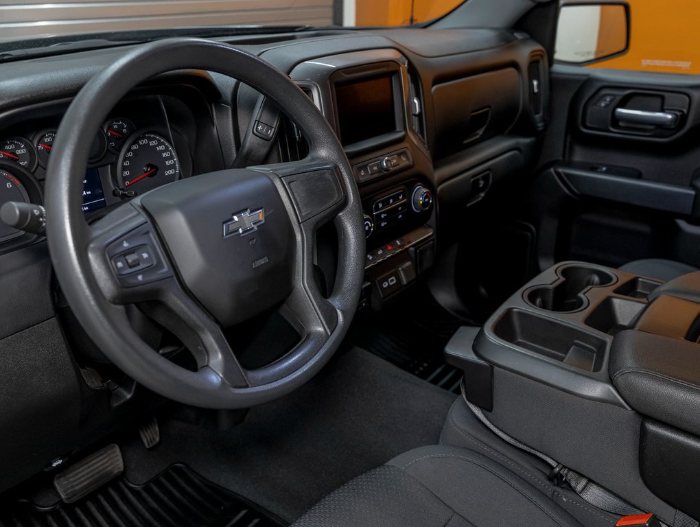 2021 Chevrolet Silverado 1500 in St-Jérôme, Quebec - 2 - w1024h768px