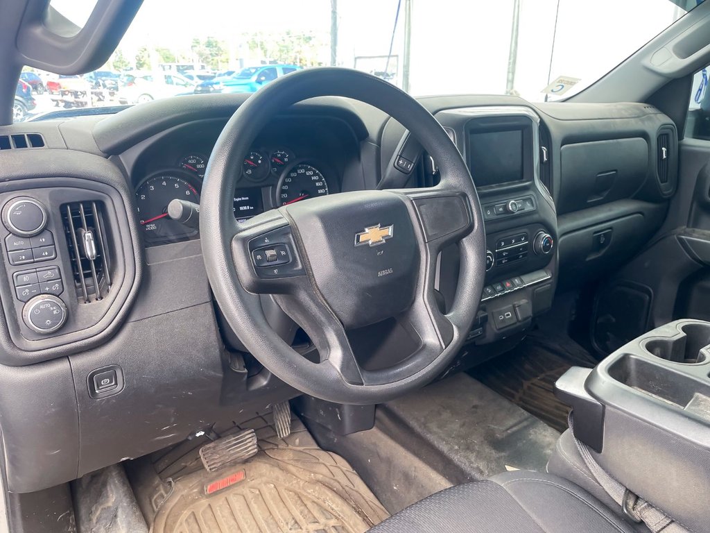 2021 Chevrolet Silverado 1500 in St-Jérôme, Quebec - 3 - w1024h768px