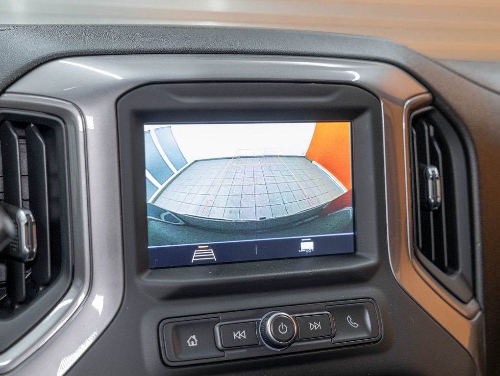 2021 Chevrolet Silverado 1500 in St-Jérôme, Quebec - 16 - w1024h768px