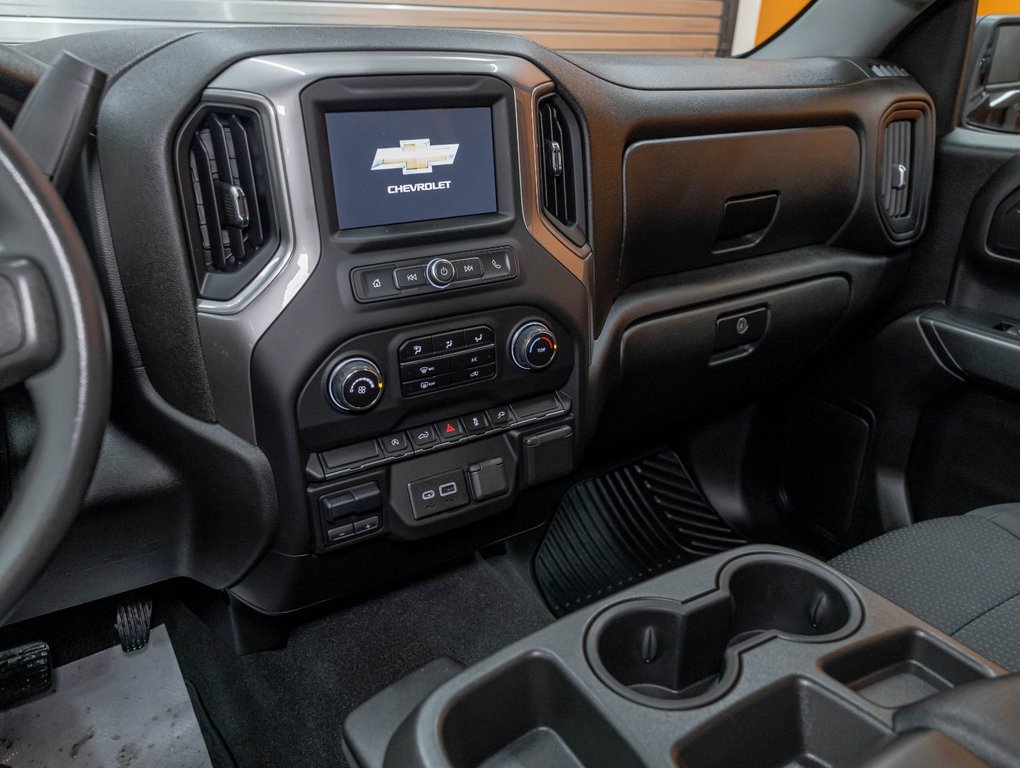 2021 Chevrolet Silverado 1500 in St-Jérôme, Quebec - 17 - w1024h768px