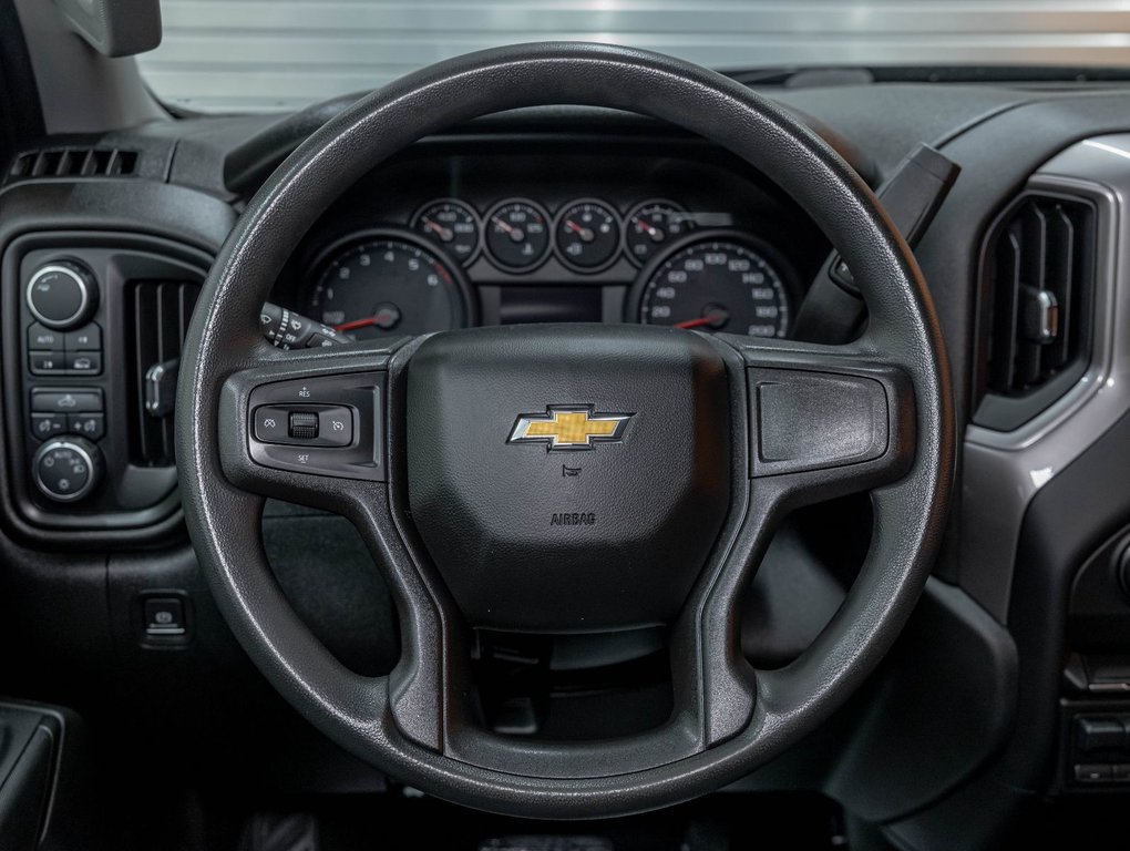 2021 Chevrolet Silverado 1500 in St-Jérôme, Quebec - 12 - w1024h768px