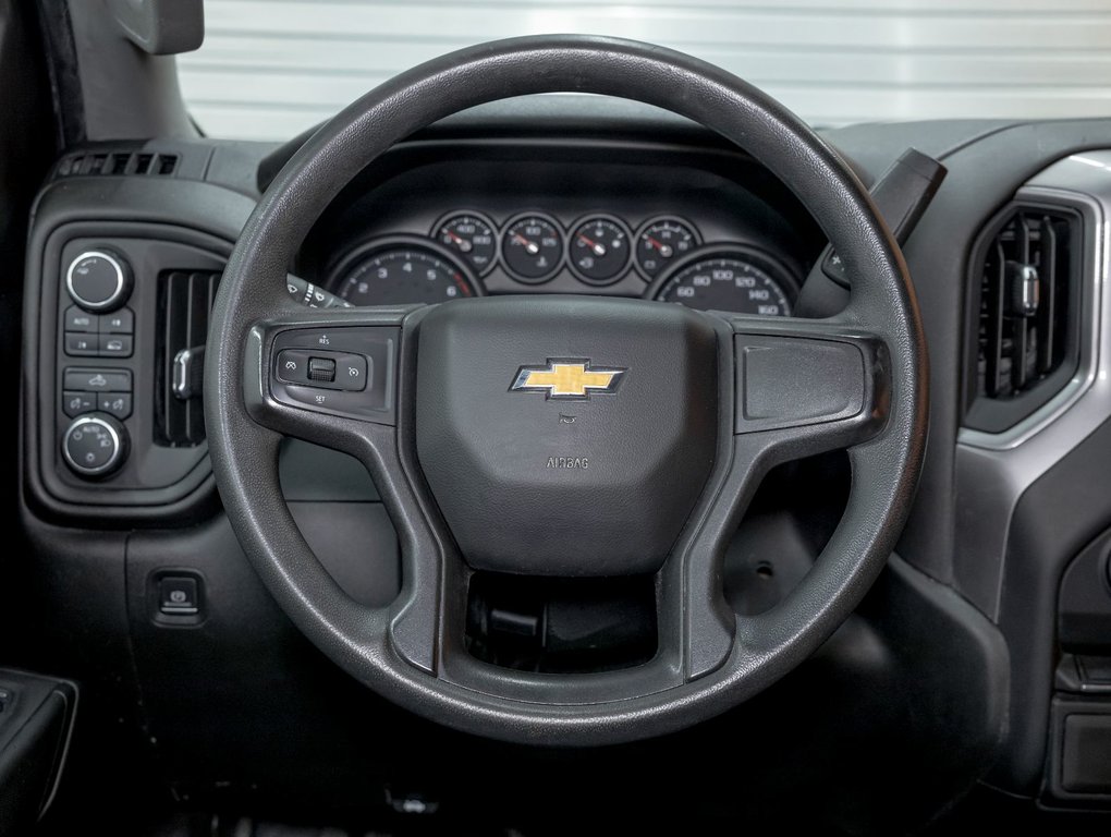 2021 Chevrolet Silverado 1500 in St-Jérôme, Quebec - 12 - w1024h768px