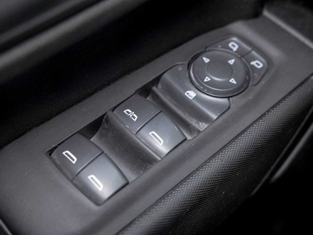 2021 Chevrolet Silverado 1500 in St-Jérôme, Quebec - 23 - w1024h768px