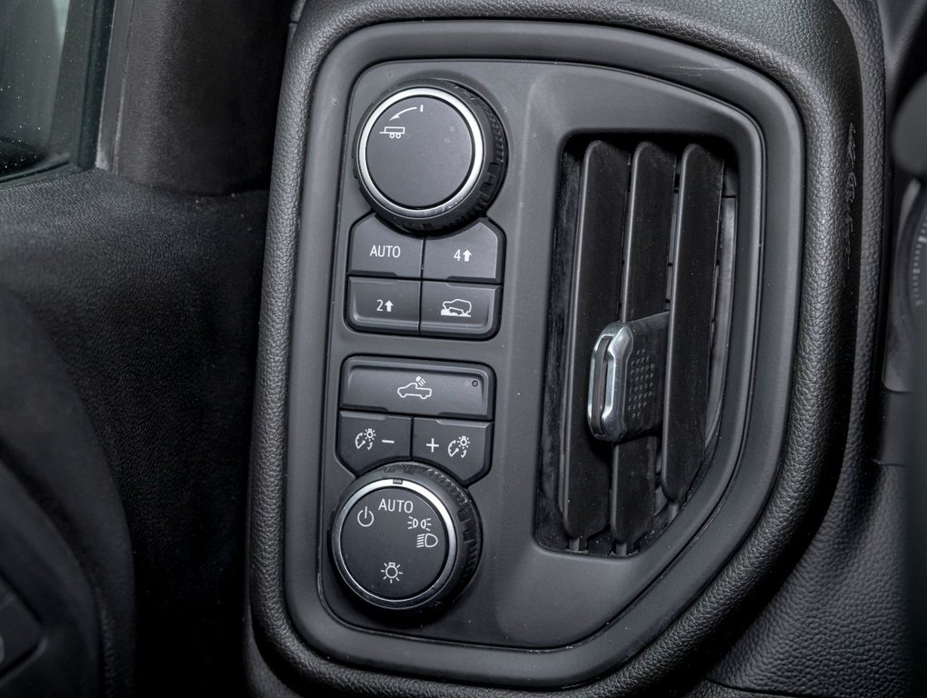 2021 Chevrolet Silverado 1500 in St-Jérôme, Quebec - 22 - w1024h768px