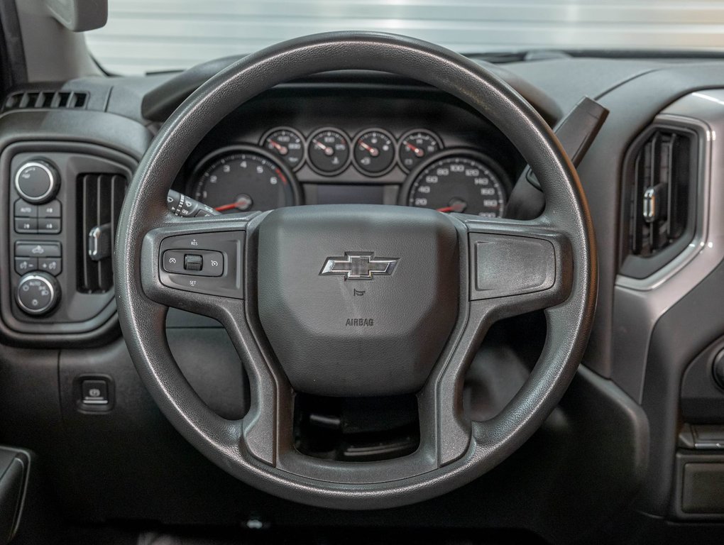 2021 Chevrolet Silverado 1500 in St-Jérôme, Quebec - 12 - w1024h768px