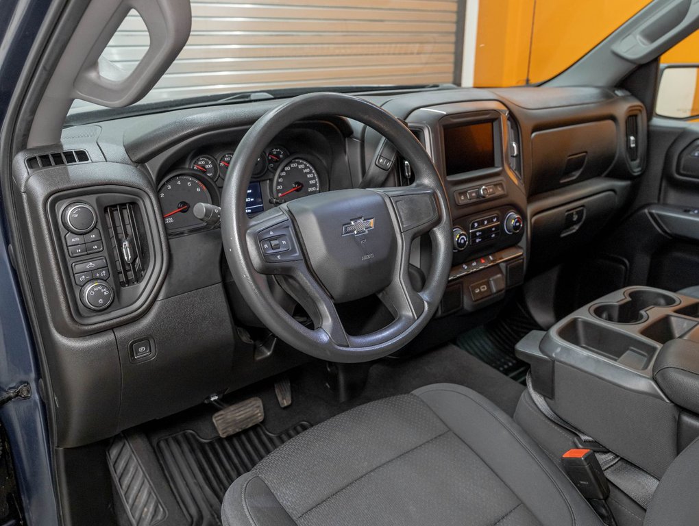 2021 Chevrolet Silverado 1500 in St-Jérôme, Quebec - 2 - w1024h768px