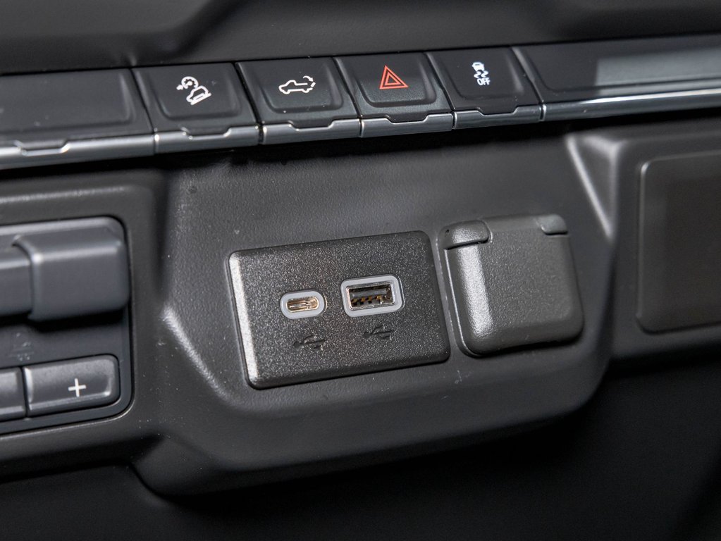 2021 Chevrolet Silverado 1500 in St-Jérôme, Quebec - 23 - w1024h768px