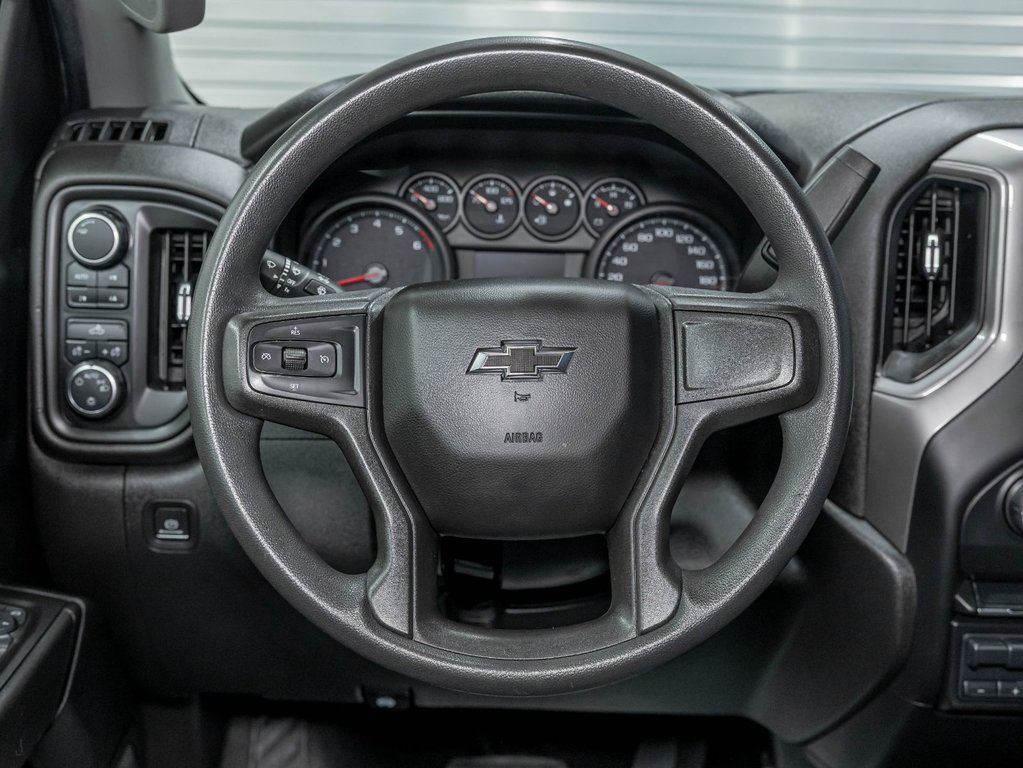 2021 Chevrolet Silverado 1500 in St-Jérôme, Quebec - 14 - w1024h768px