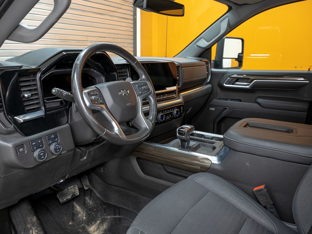 Chevrolet Silverado 1500  2022 à St-Jérôme, Québec - 2 - w1024h768px