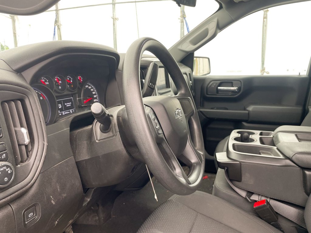 2022 Chevrolet Silverado 1500 in St-Jérôme, Quebec - 3 - w1024h768px