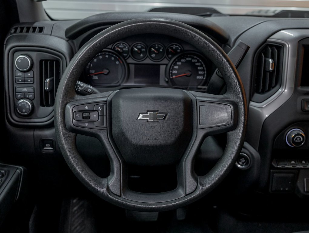 Chevrolet Silverado 1500  2022 à St-Jérôme, Québec - 12 - w1024h768px