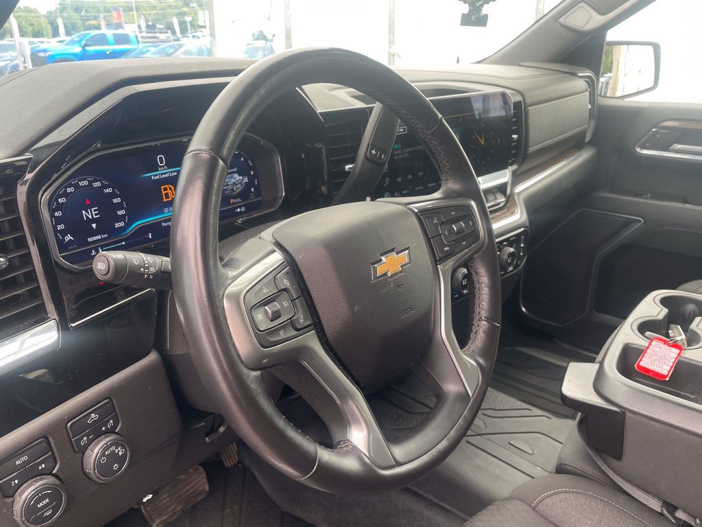 2022 Chevrolet Silverado 1500 in St-Jérôme, Quebec - 3 - w1024h768px