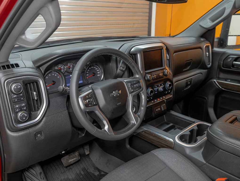 2022 Chevrolet Silverado 1500 in St-Jérôme, Quebec - 2 - w1024h768px