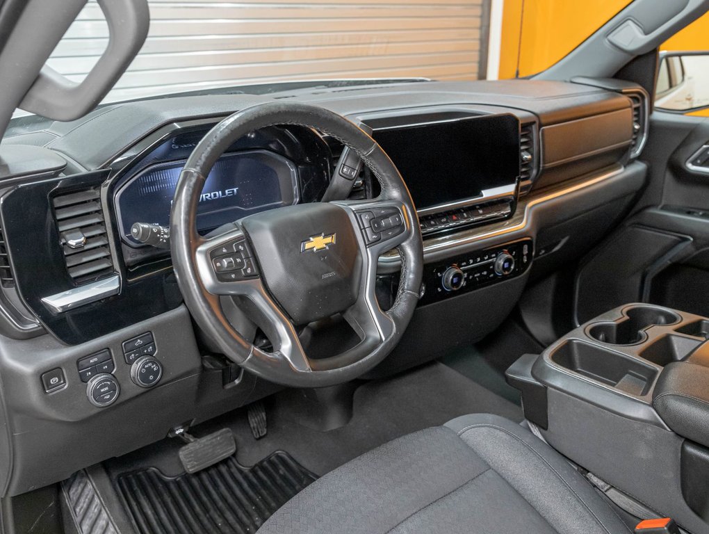2022 Chevrolet Silverado 1500 in St-Jérôme, Quebec - 2 - w1024h768px