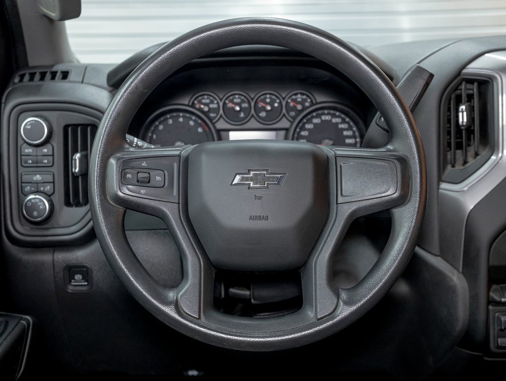 Chevrolet Silverado 1500  2022 à St-Jérôme, Québec - 12 - w1024h768px