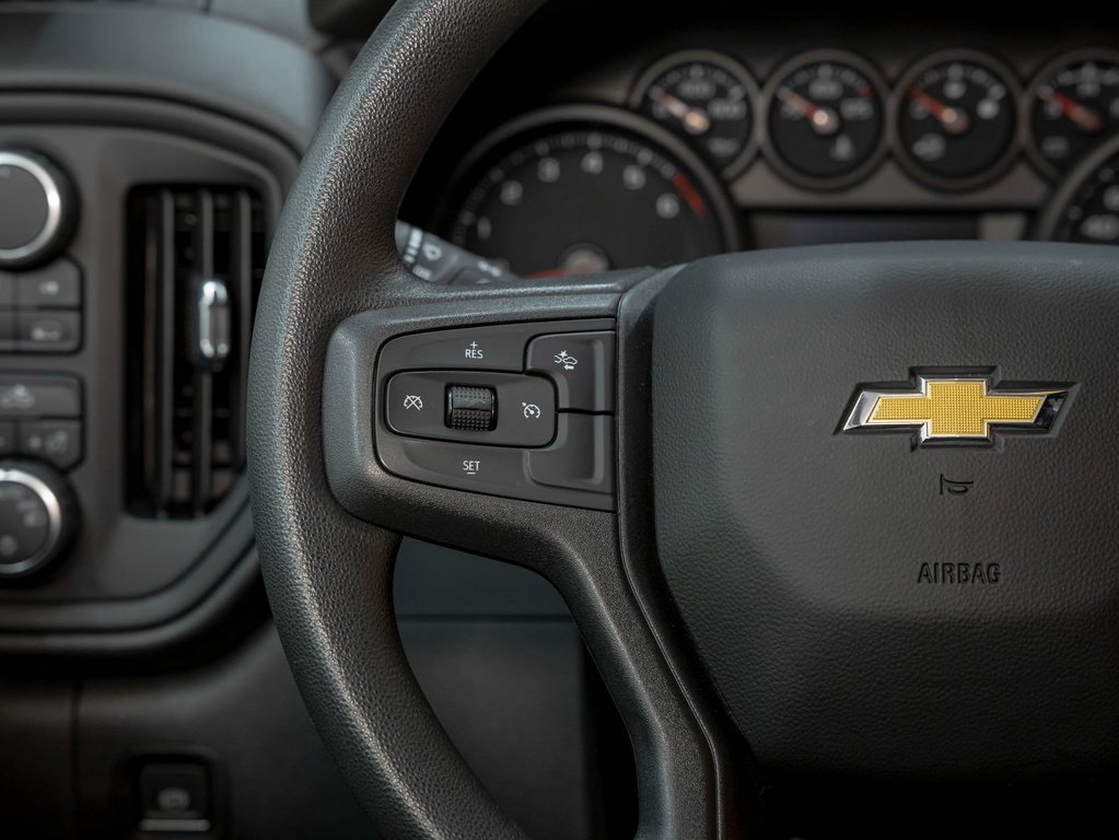 2023 Chevrolet Silverado 1500 in St-Jérôme, Quebec - 14 - w1024h768px