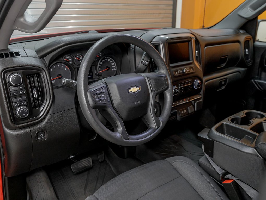 2023 Chevrolet Silverado 1500 in St-Jérôme, Quebec - 2 - w1024h768px